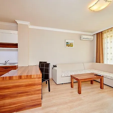 Penelopa Palace & Апарт-отель Поморие