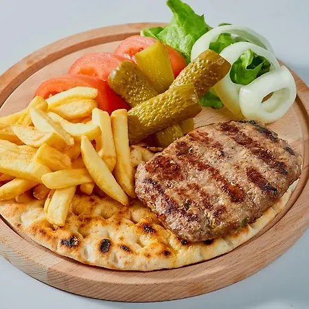 Penelopa Palace & Апарт-отель Поморие