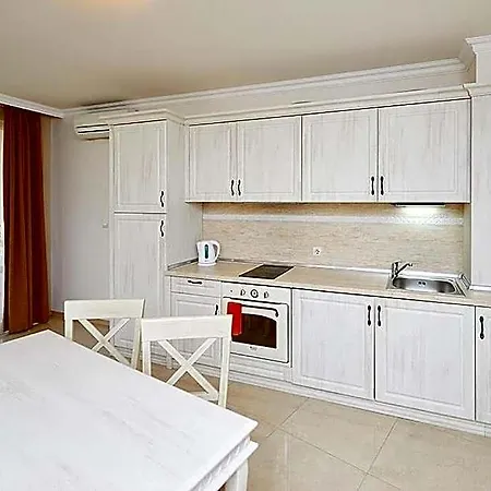 Penelope Palace & Lejlighedshotel Pomorie