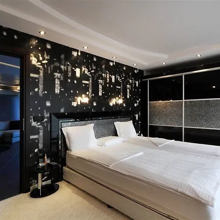 Penelopa Palace & 아파트호텔 포마리