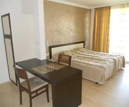 Penelopa Palace & 4* 포마리