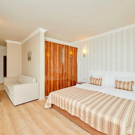 Penelopa Palace & 아파트호텔 포마리