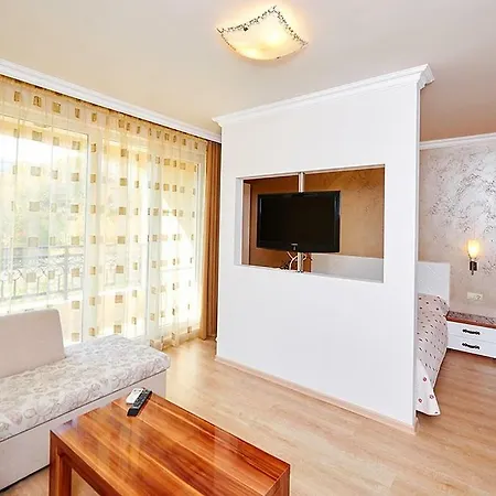 Penelopa Palace & 포마리