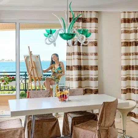 Penelopa Palace & 4* 포마리