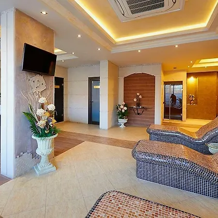 Penelopa Palace & 아파트호텔 포마리