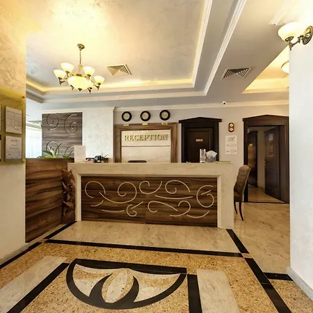 アパートホテル Penelopa Palace & 4*