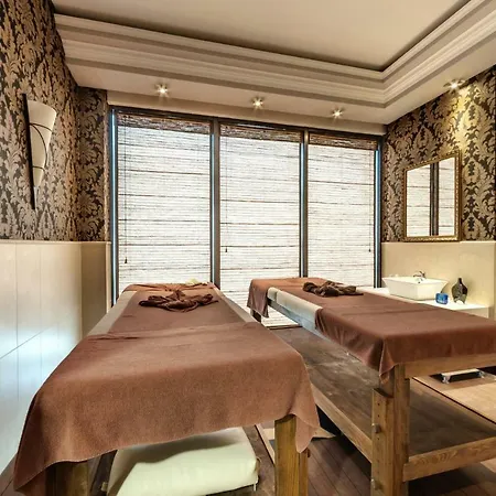 Penelopa Palace & 아파트호텔