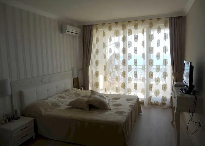 佩奈勒巴宫spa公寓式酒店 4* 帕莫瑞